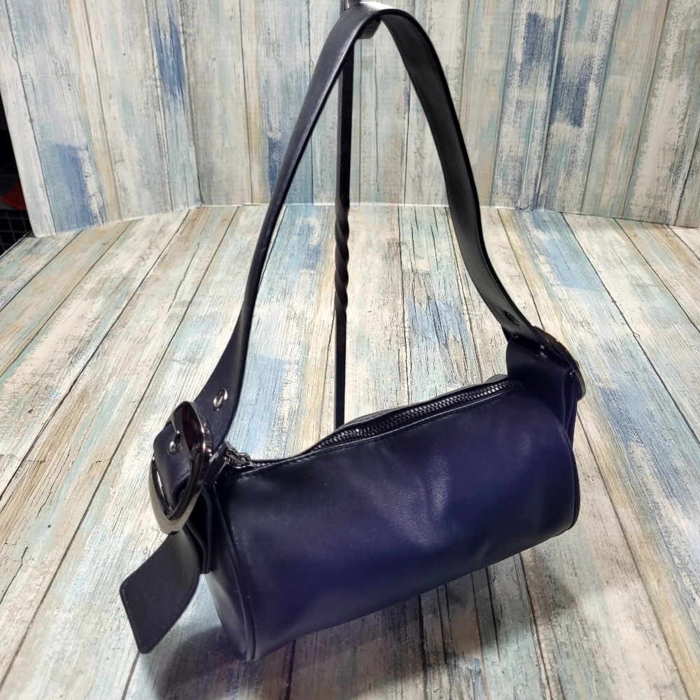 Elegant Black Shoulder Bag. - Picture 2 of 13